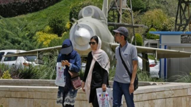 إيران تكشف الستار عن أول طائرة مقاتلة محلية مصنعة في إيران خلال معرض للصناعات الدفاعية