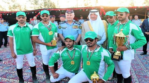 السفير السعودي بالأردن يتوج فرسان منتخب بلاده الفائزين في بطولة المعسكر التدريبي لالتقاط الأوتاد
