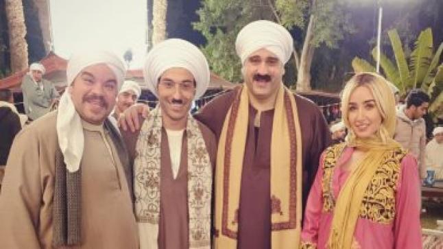 أبطال مسلسل “الواد سيد الشحات” على طريق مصر إسكندرية الصحراوي اليوم