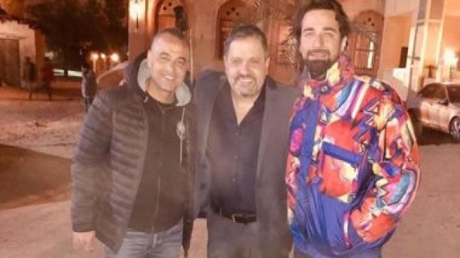 سخرية إدوارد من جاكت أحمد حاتم في كواليس تصوير مسلسل “حكايتي”