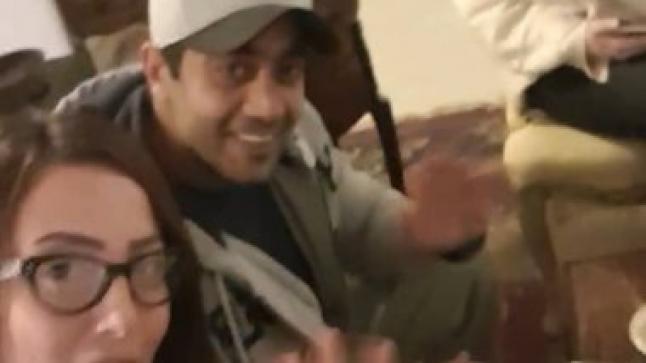 سيلفى بشرى مع أحمد فلوكس وهنا شيحة بمنزلهم يؤكد عدم طلاقهم.. “الخبر طلع فشنك”
