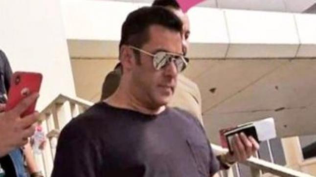 وسط احتفاء شعبي.. نجم بوليود سلمان خان في السعودية