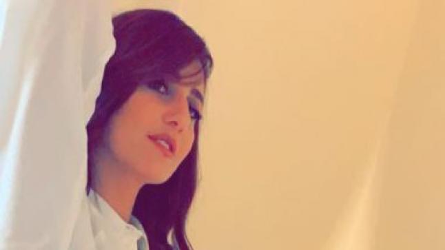 حلا شيحا تطل على جمهورها من الإمارات بلوك جديد وقصة شعر جديدة