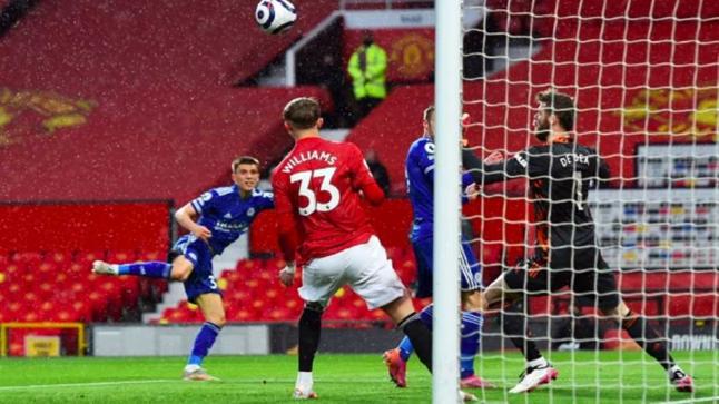 ليستر سيتي يهدي لقب الدوري الإنجليزي لمانشستر سيتي بعد الفوز على اليونايتد بهدفين لهدف