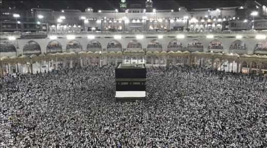 ما يقرب من مليوني حاج يصلون مكة المكرمة في يوم التروية قبل الصعود إلى عرفة