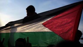 ردود فعل فلسطينية منددة بقرار الإدارة الأمريكية وقف الدعم المقدم إلى الأونروا