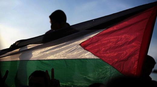 ردود فعل فلسطينية منددة بقرار الإدارة الأمريكية وقف الدعم المقدم إلى الأونروا
