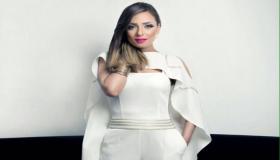 بعد انفصال أحمد سعد وسمية الخشاب.. زينة تتغزل في ريم البارودي “القمر”