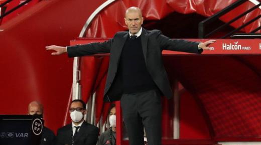 ريال مدريد يبقي على آماله في الليجا بالفوز برباعية على غرناطة