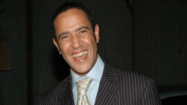 أشرف عبد الباقي في بور سعيد لعرض مسرحية “كلها غلط” غداً