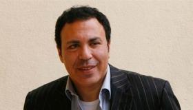 أيمن يونس يؤكد عدم إهتمامه بموضوع إزالة إسمه من حديقة نادي الزمالك