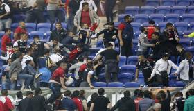 جان ميشيل يدافع عن جماهير النادي الفرنسي في موقعة بارك ليون