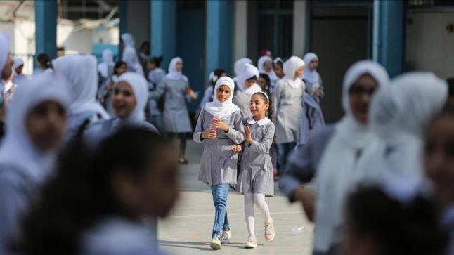 الحكومة البريطانية تؤكد استمرار دعمها لوكالة غوث وتشغيل اللاجئين الفلسطينيين