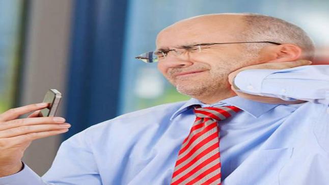 الآثار السلبية من الميل إلى الأمام أثناء إستخدام الهاتف المحمول