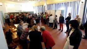 السلطات الفرنسية تشدد إجراءاتها الأمنية لتأمين عملية الإقتراع في ظل فرض حالت الطوارئ