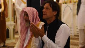 رئيس الوزراء الباكستاني يستهل جولاته الخارجية بزيارة السعودية والإمارات