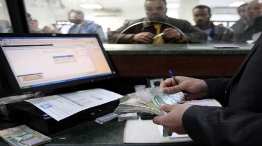 ليبيا نقص في سيولة المصارف وإنخفاض تاريخي لدينار
