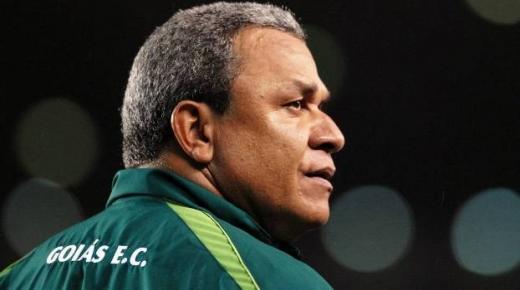 القادسية السعودي يفسخ تعاقده مع مدرب البرازيلي أنجوس بالتراضي