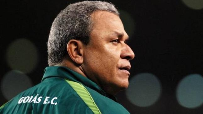 القادسية السعودي يفسخ تعاقده مع مدرب البرازيلي أنجوس بالتراضي